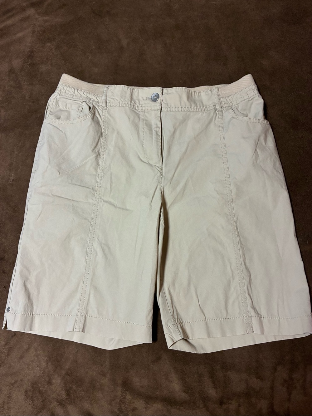 Chico’s Women’s Lightweight Cream Casual Shorts size small